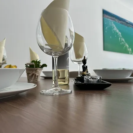 Dingi 105 アパート *