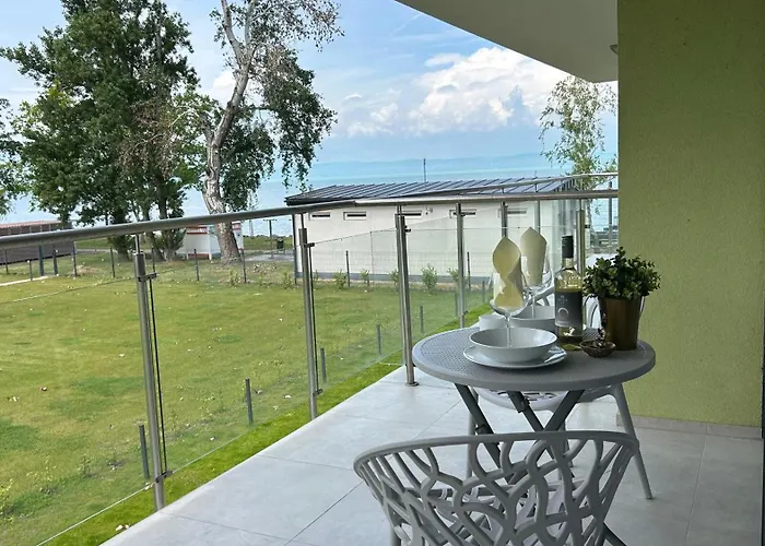 Dingi 105 アパート シオーフォク